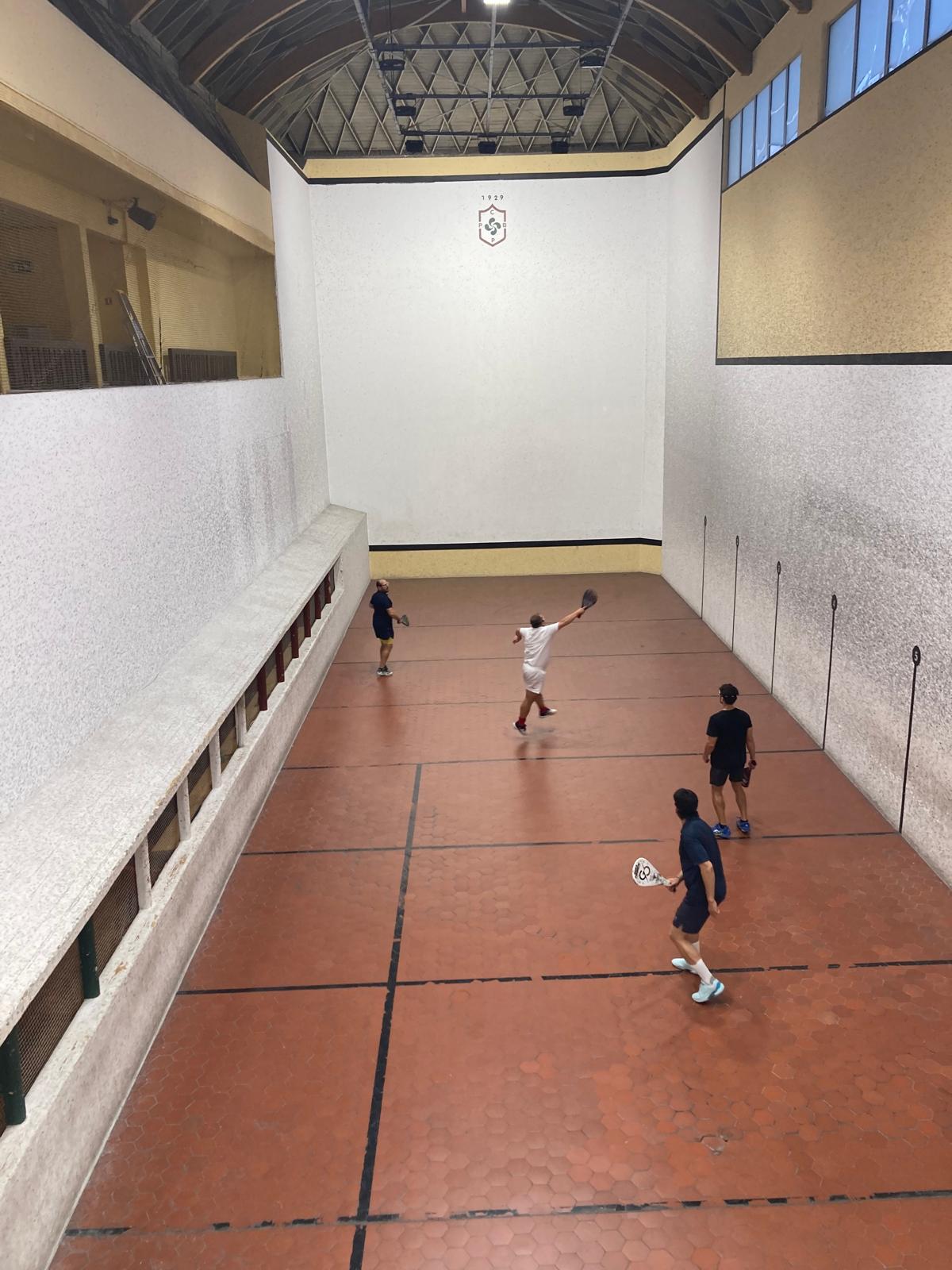 Affiche et graphisme pour le Trinquet de la Cavalerie, club de pelote basque Paris